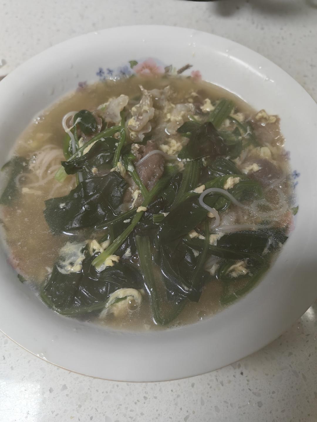 菠菜鸡蛋清汤面