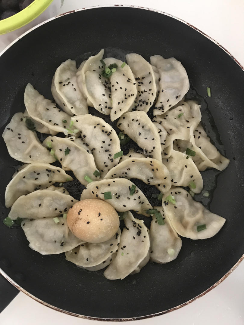 早餐来一锅香脆的生煎饺子
