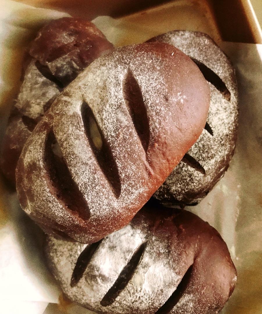 外脆硬，内柔韧，巧克力麻薯欧包，面包新食尚