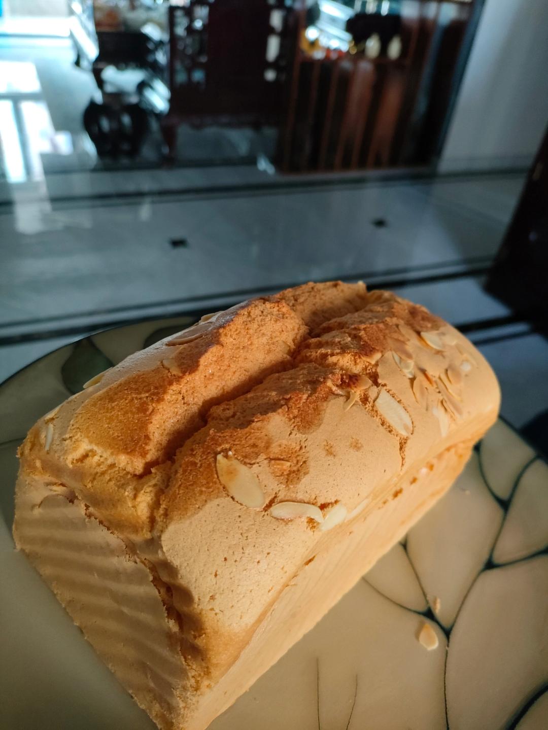 蛋糕店超🔥的金枕蛋糕｜口感绵密🍰松松软软