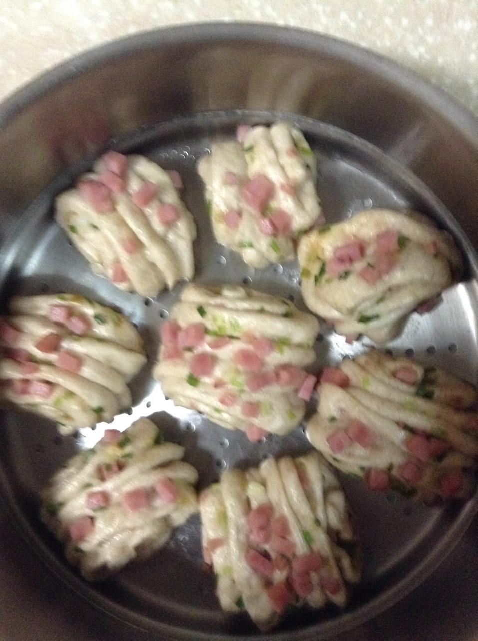 最好吃的火腿葱香花卷—附让葱不变黄的小窍门