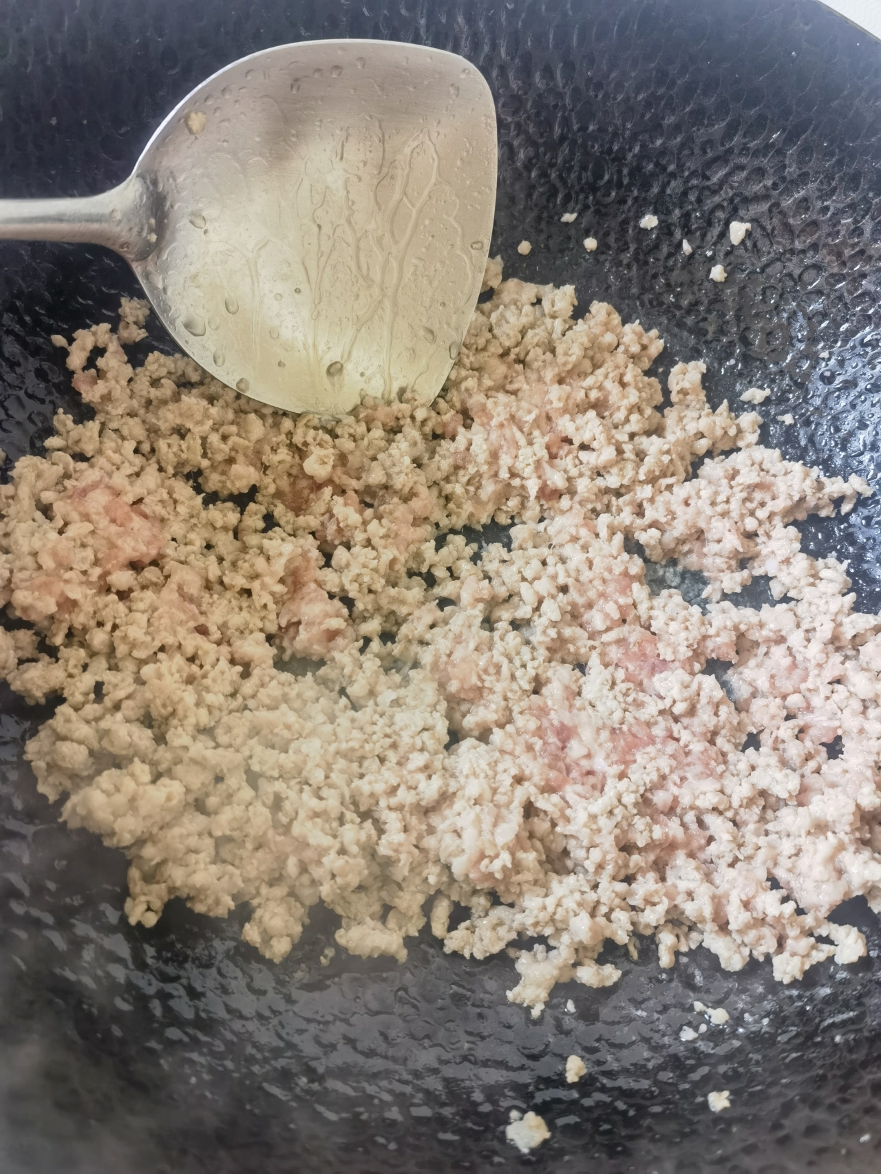 玉米面酸菜蒸饺的做法 步骤2