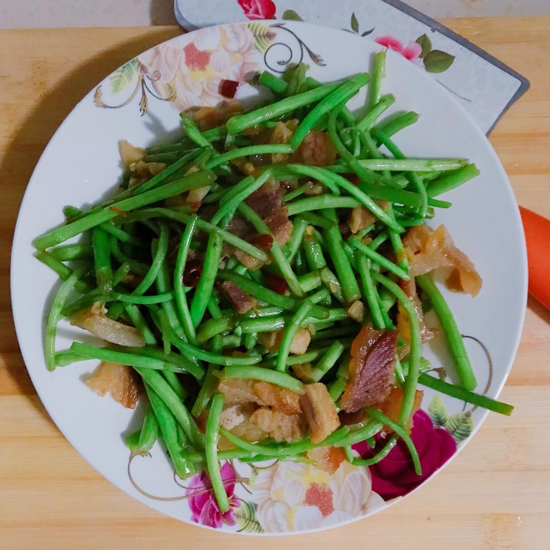 篱蒿炒腊肉