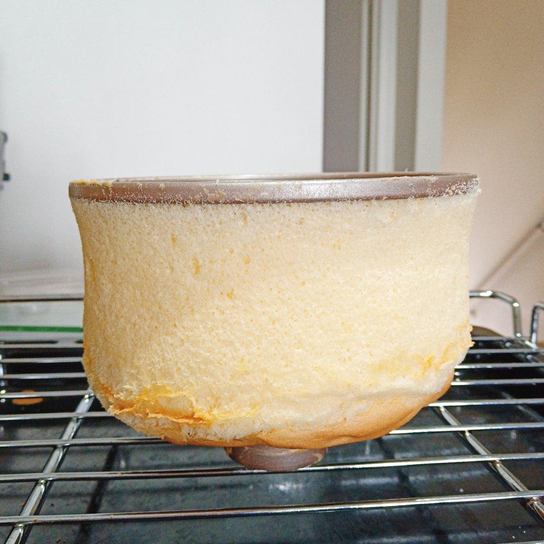 超简单完美戚风蛋糕（6寸2蛋）附打发、翻拌、脱模视频