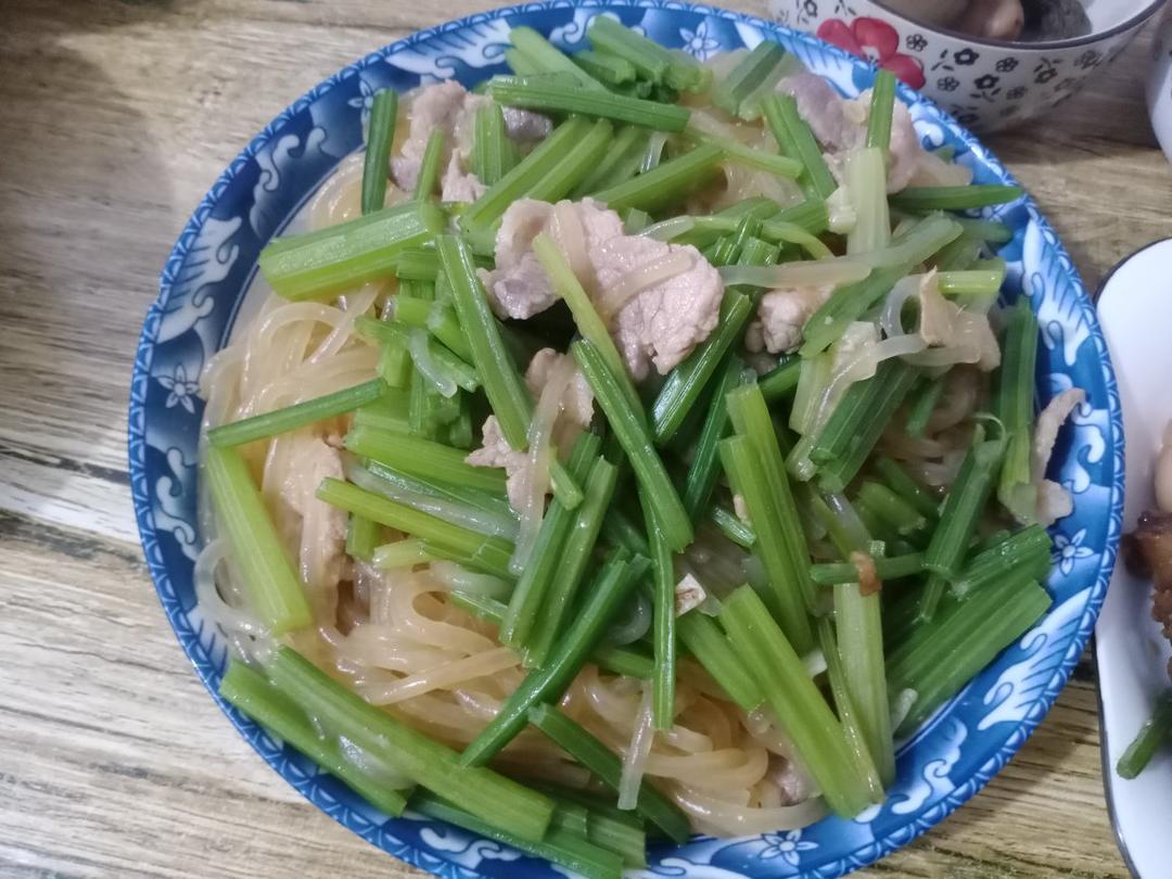 香芹炒粉条