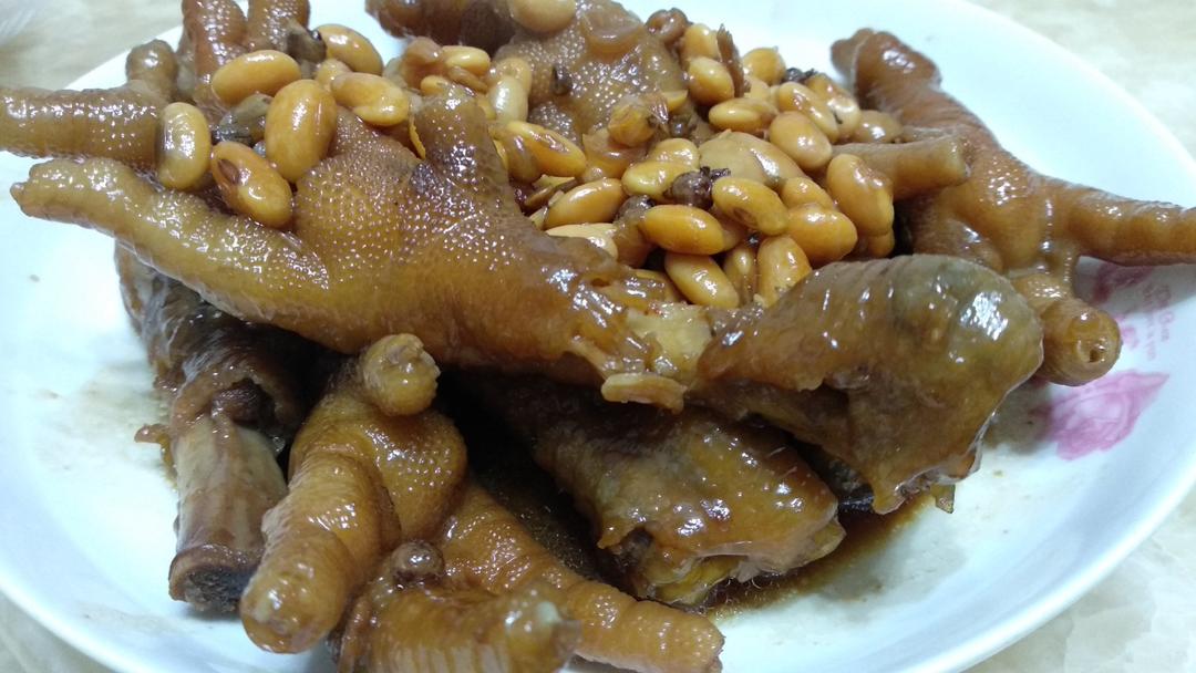入口即化的黄豆焖鸡爪