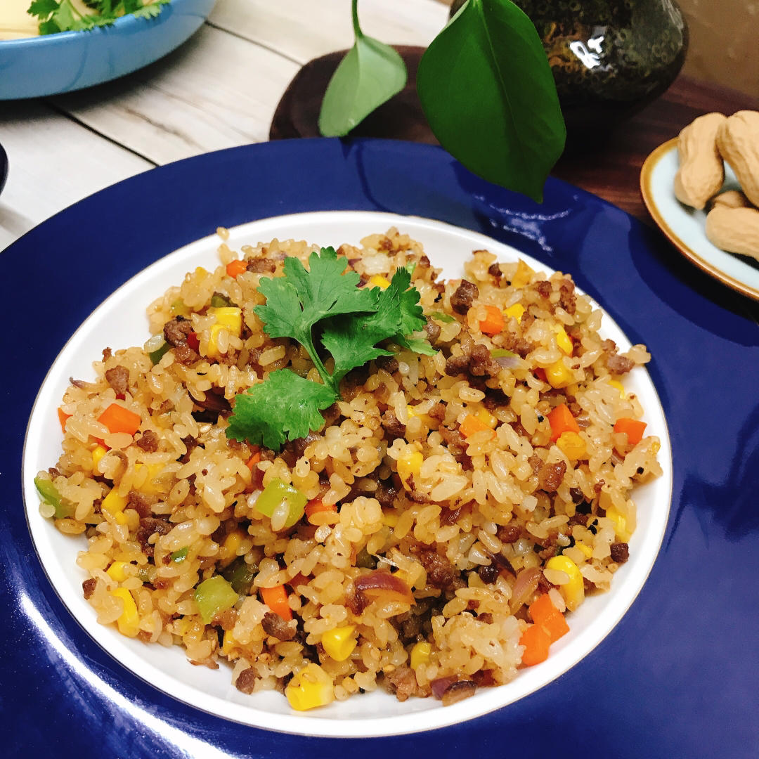 七月七日晴4wxl做的蒜香牛肉炒饭