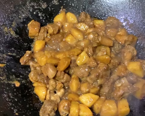 葱伴侣豆瓣酱焖土豆鸭的做法 步骤8