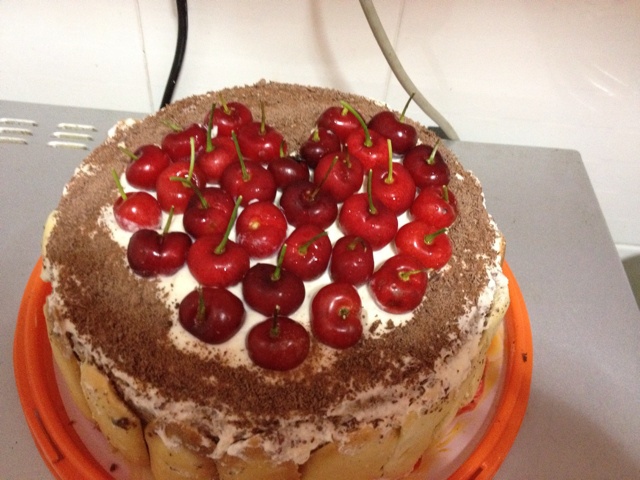 樱桃生日蛋糕