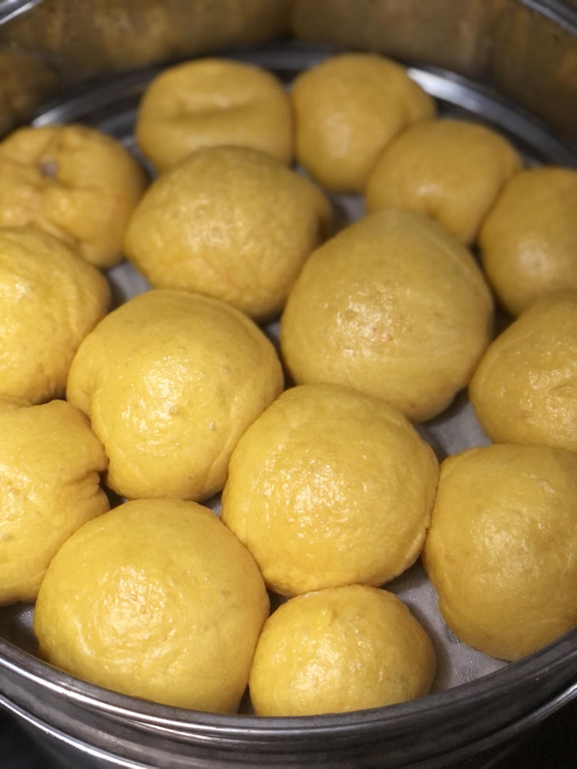 松软香甜的奶黄包，很快就可以搞定。