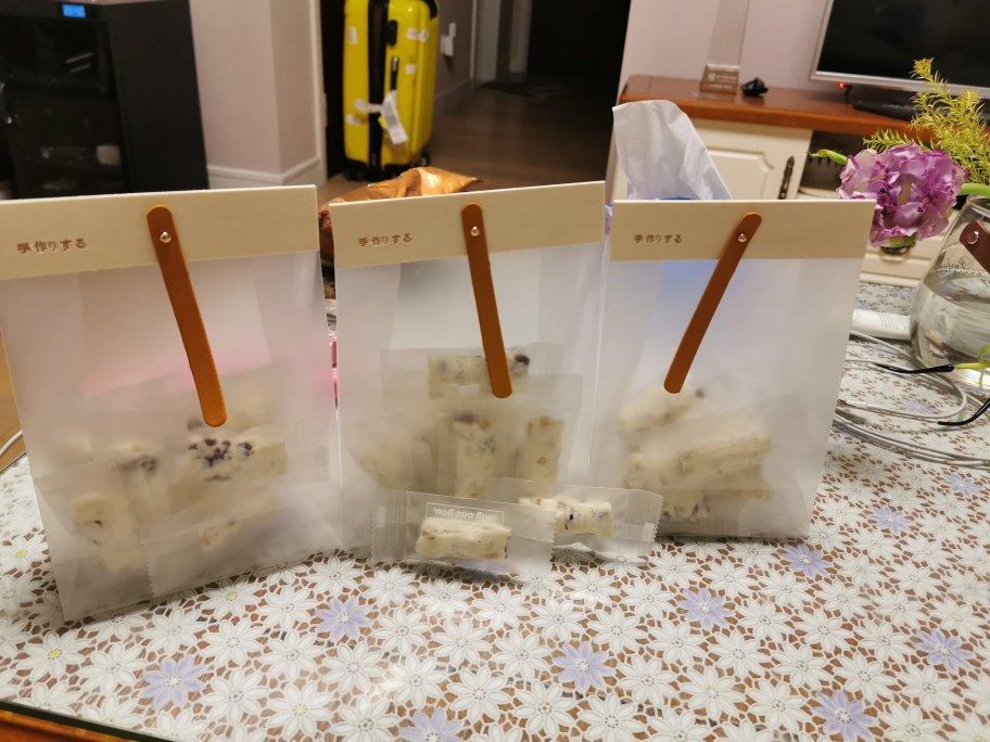 简易牛轧糖，只用蔓越莓干，配方屡试不爽，切块整齐