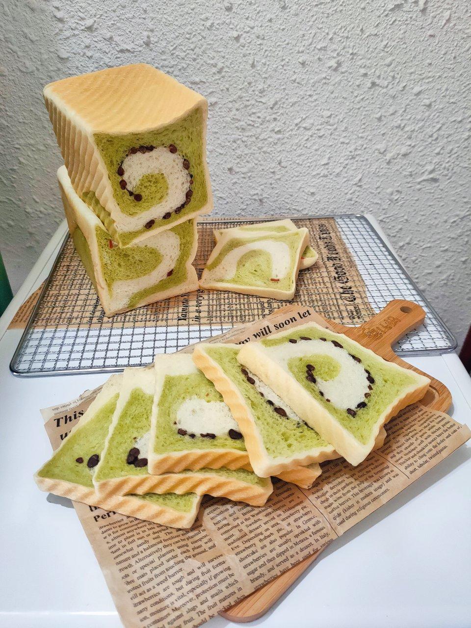 抹茶蜜豆双色吐司