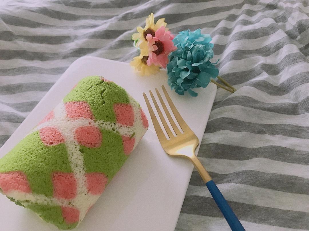 格纹抹茶彩绘蛋糕卷