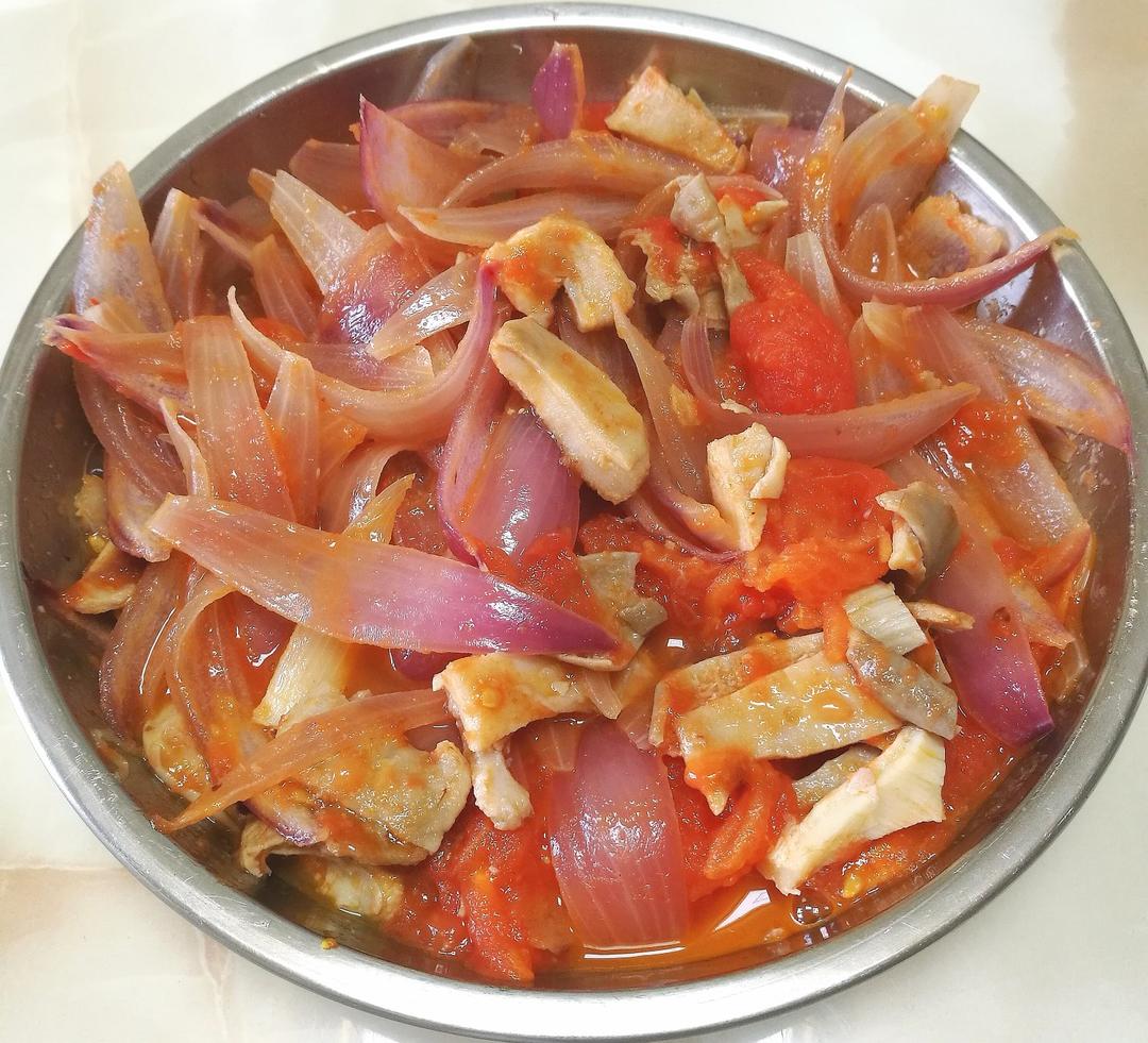 mao一边做的洋葱炒西红柿