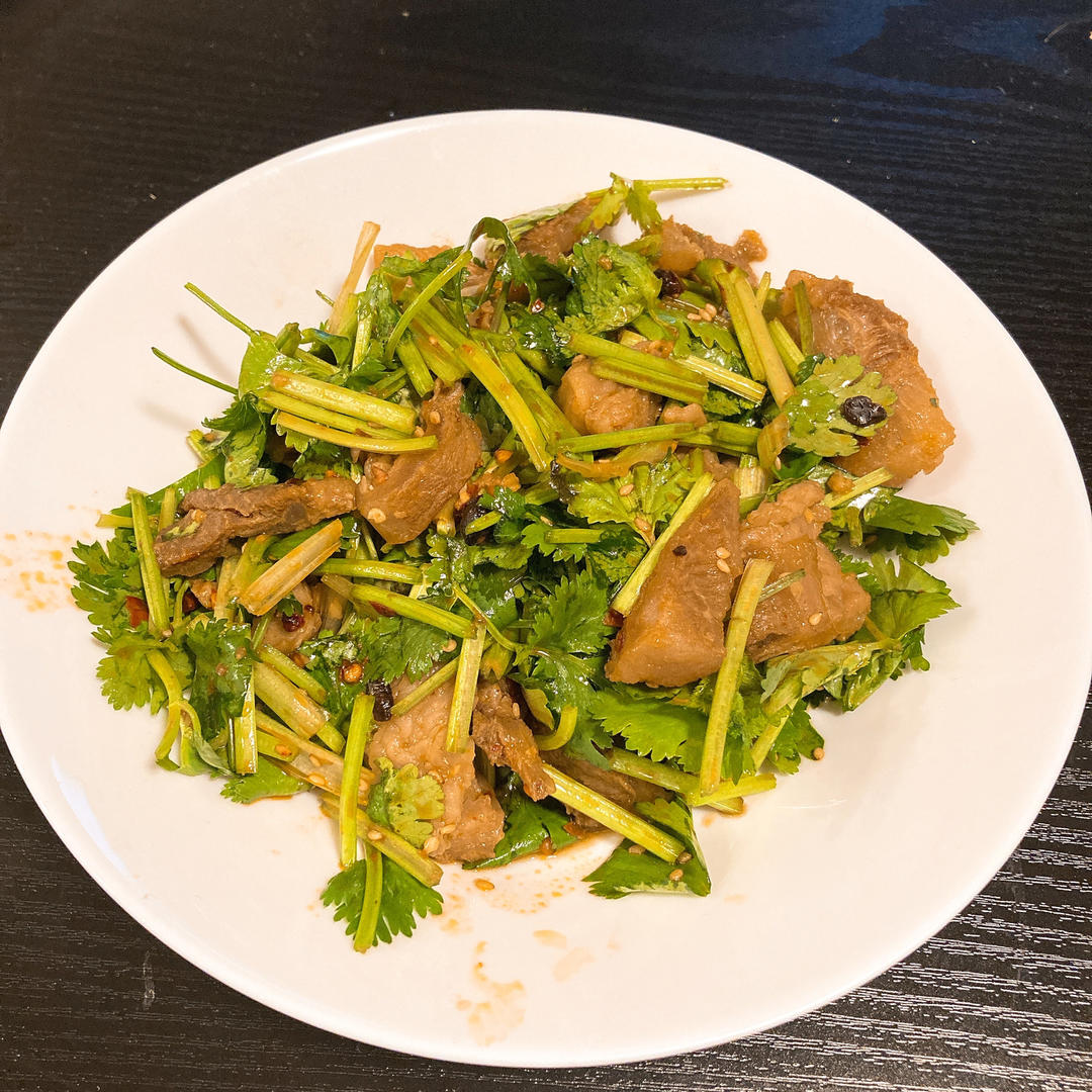 凉拌香菜牛肉