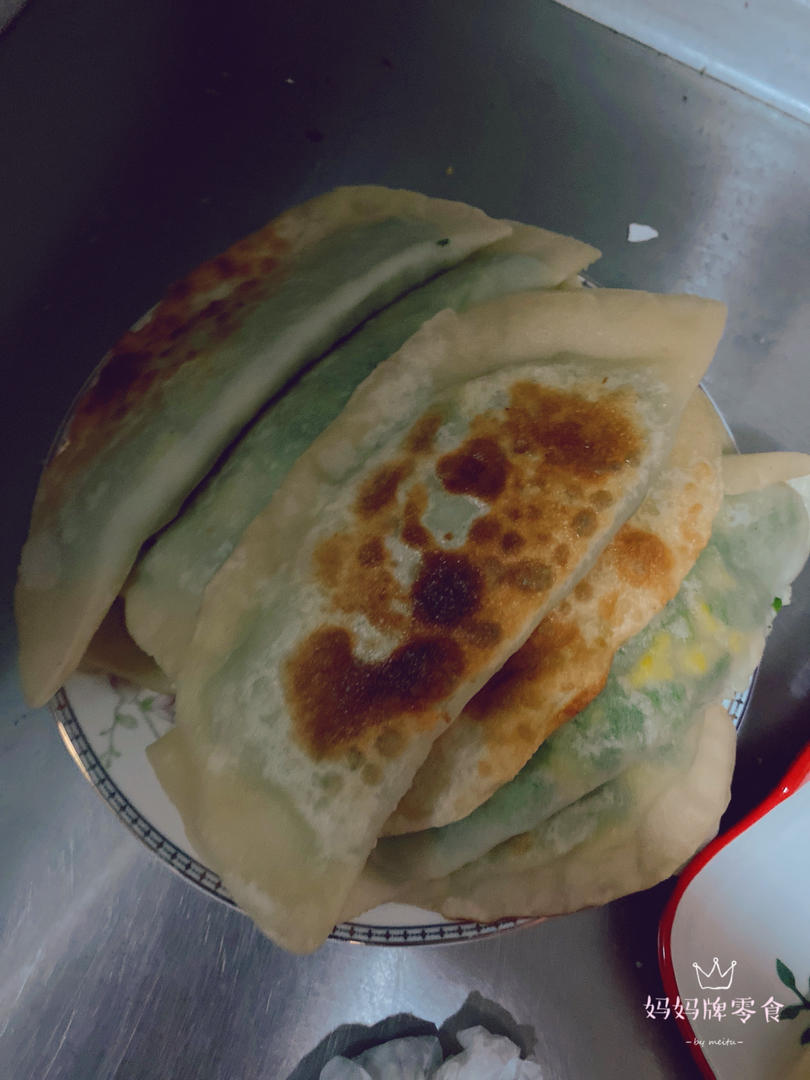 鲜香韭菜盒子（附超详细捏花边视频）