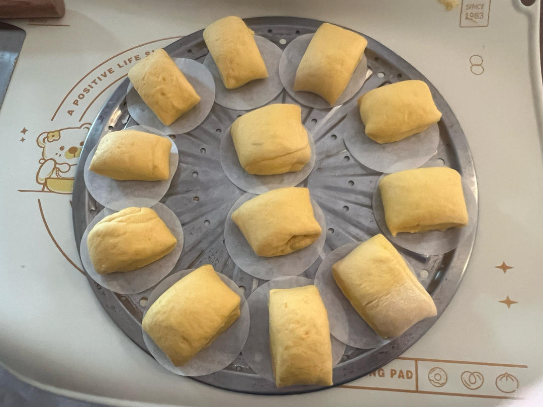 南瓜千层馒头，不加一滴水和糖，这样做暄软香甜，可以一层一层撕着吃（养胃）