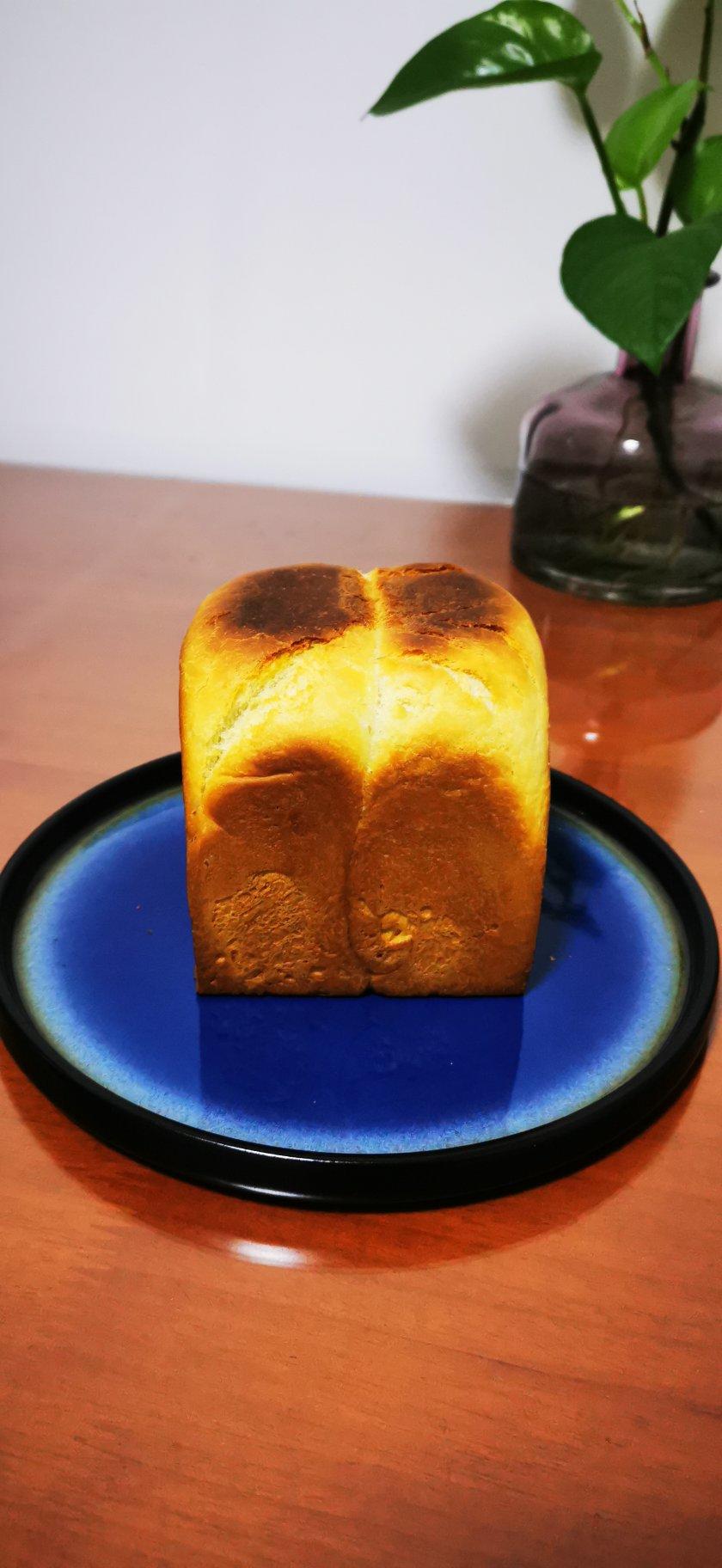 用烤箱自己做面包--手工牛奶吐司面包