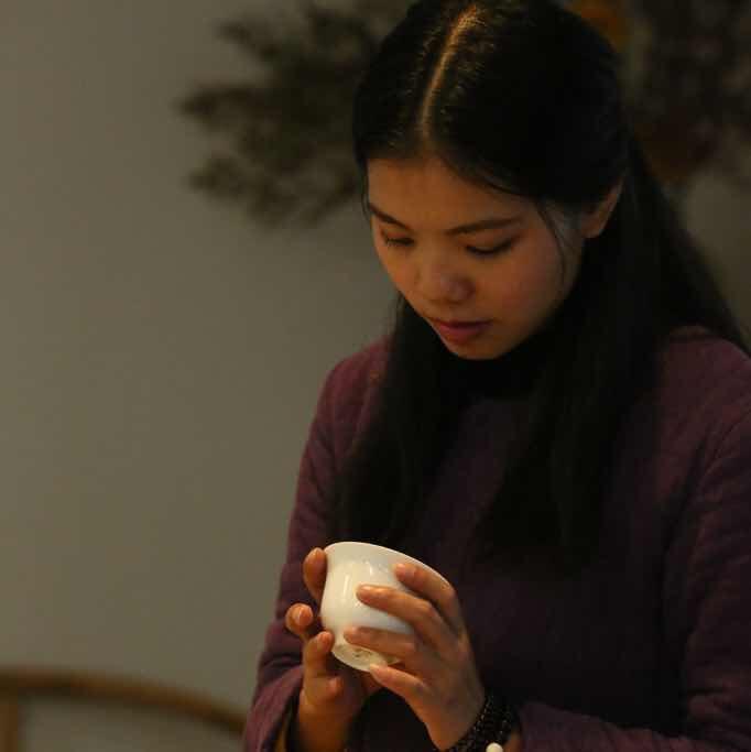 碧海蓝天群峰之上