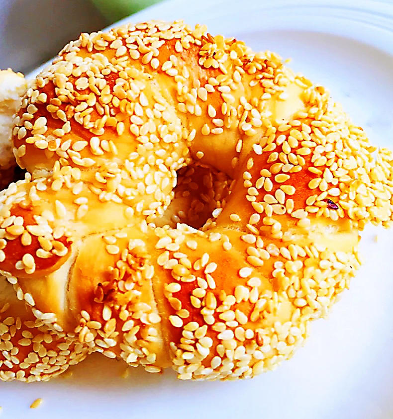 每一口都有惊喜的葡萄干面包圈