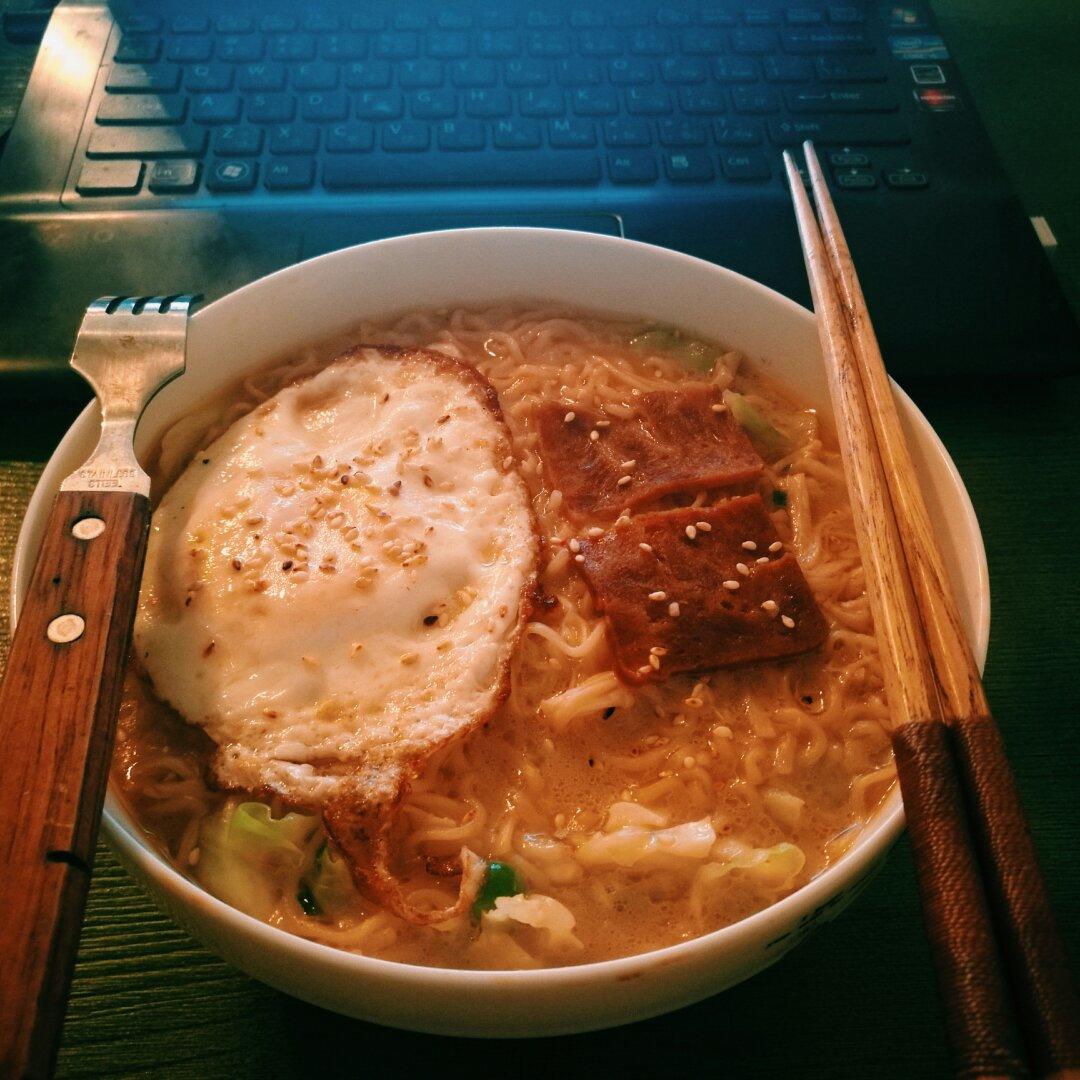 满足食欲的深夜秘密 森系浓香泡面