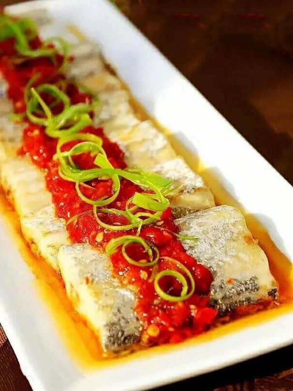 鲜嫩美味的剁椒蒸带鱼|挑逗你挑剔的味蕾