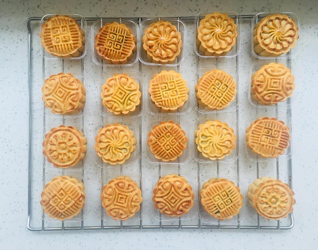 广式莲蓉（豆沙）蛋黄月饼（超详细步骤）