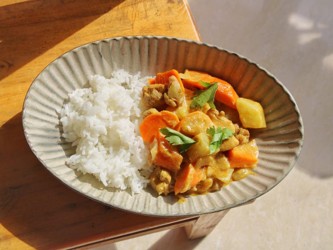 泰式椰香柠檬草咖喱鸡饭