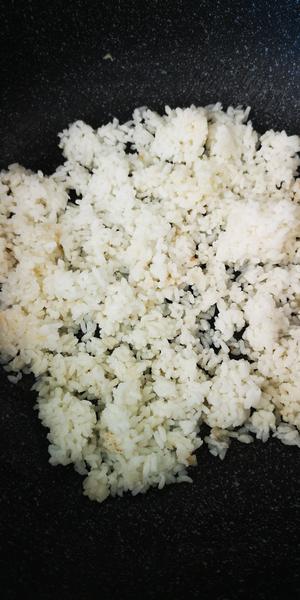 剩米饭也有春天之炒米饭的做法 步骤4