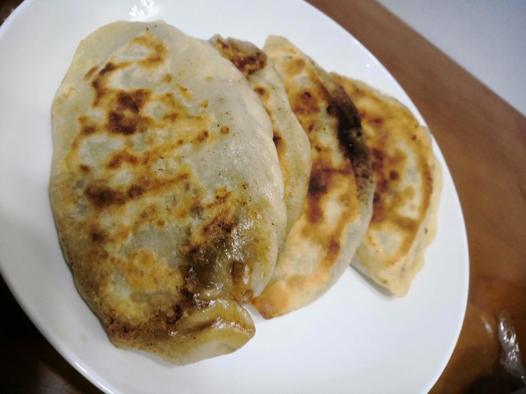 首次做鸡蛋韭菜粉条盒子，还不错！！！