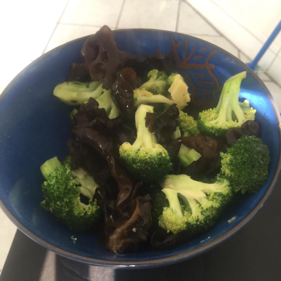 蚝油西兰花木耳