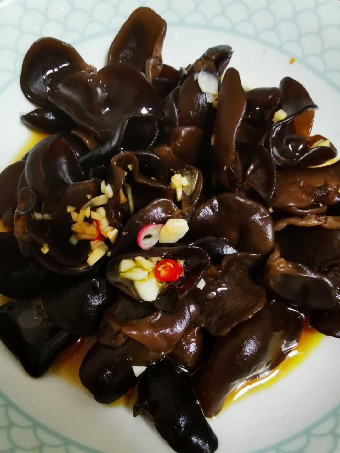 『凉拌木耳的做法，很多人忽略了这最重要的一步』