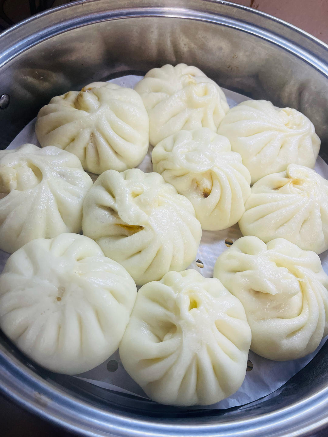 云朵般松软爆浆蜜汁叉烧包