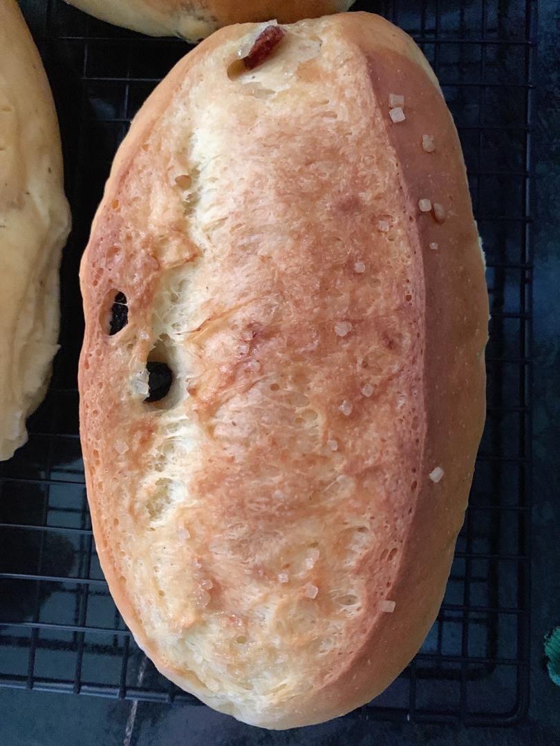 葡萄软欧（仿原麦山丘）Milk flavored bread filled with raisins and butter