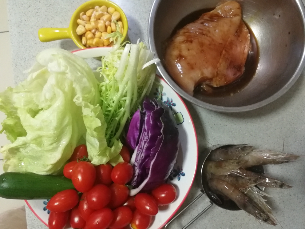低脂低卡❗️油醋汁 ❗️鸡胸肉蔬菜沙拉的做法 步骤1