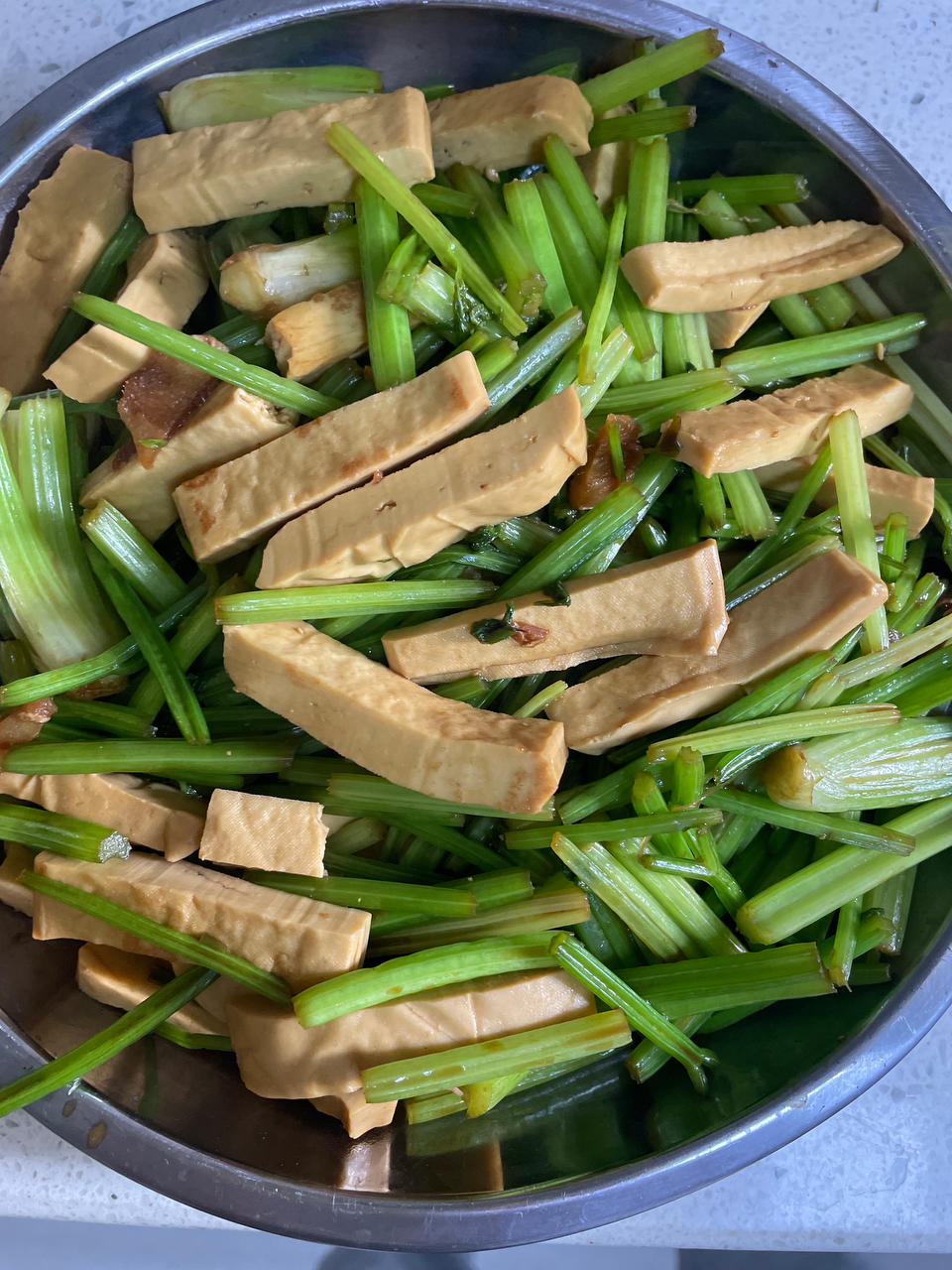 午餐晚餐简单快手下饭菜芹菜炒香干