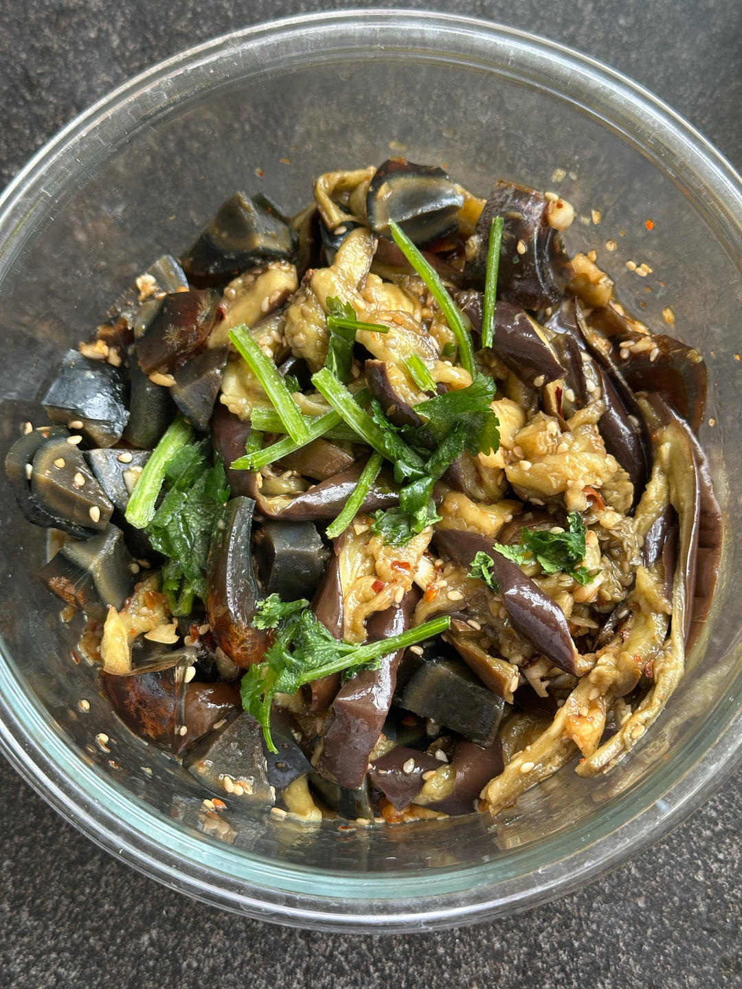 这一口皮蛋拌茄子，不得香迷糊!!