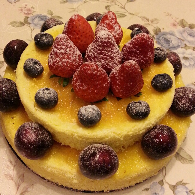 ō^怪兔兔做的柠檬轻乳酪蛋糕 奥利奥底&草莓装饰