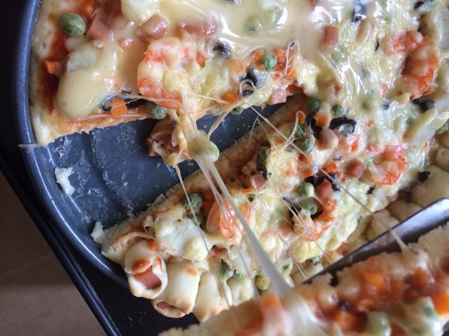 萨米肠蘑菇花边披萨