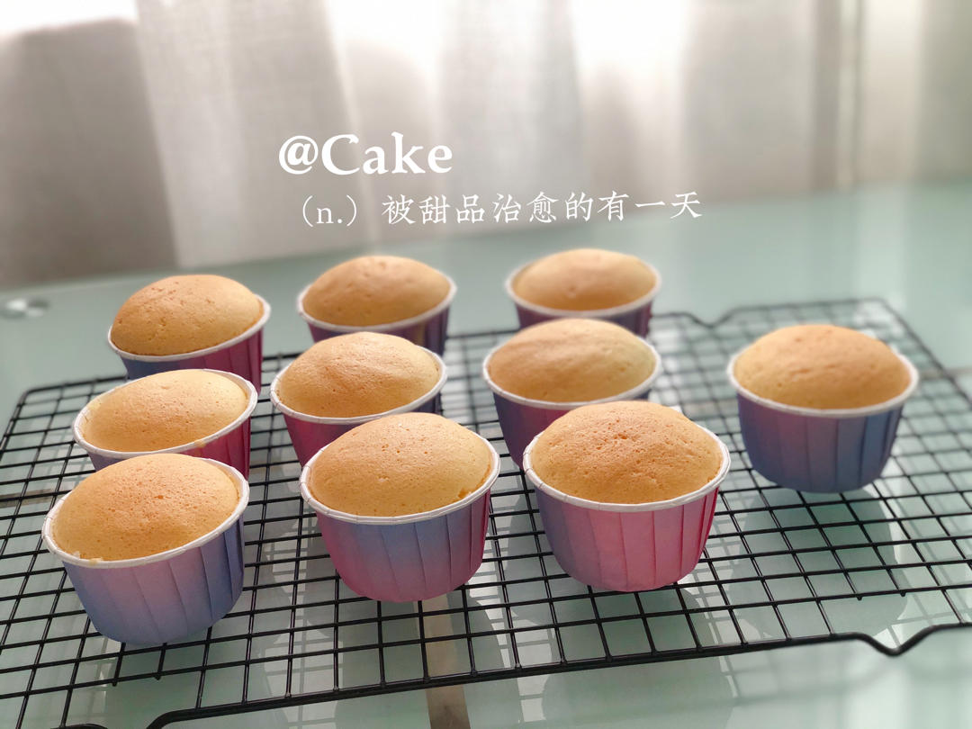 软萌软萌的古早味纸杯蛋糕