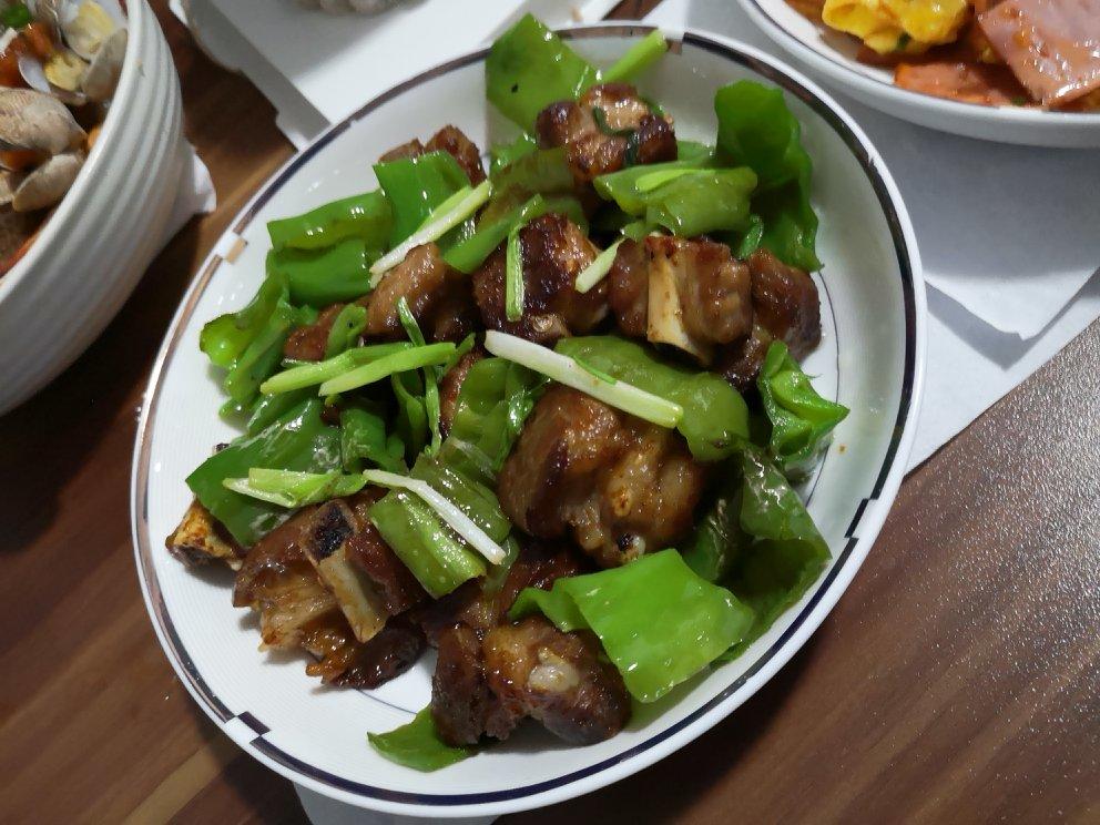 万胖胖的大厨房做的双椒煎排骨