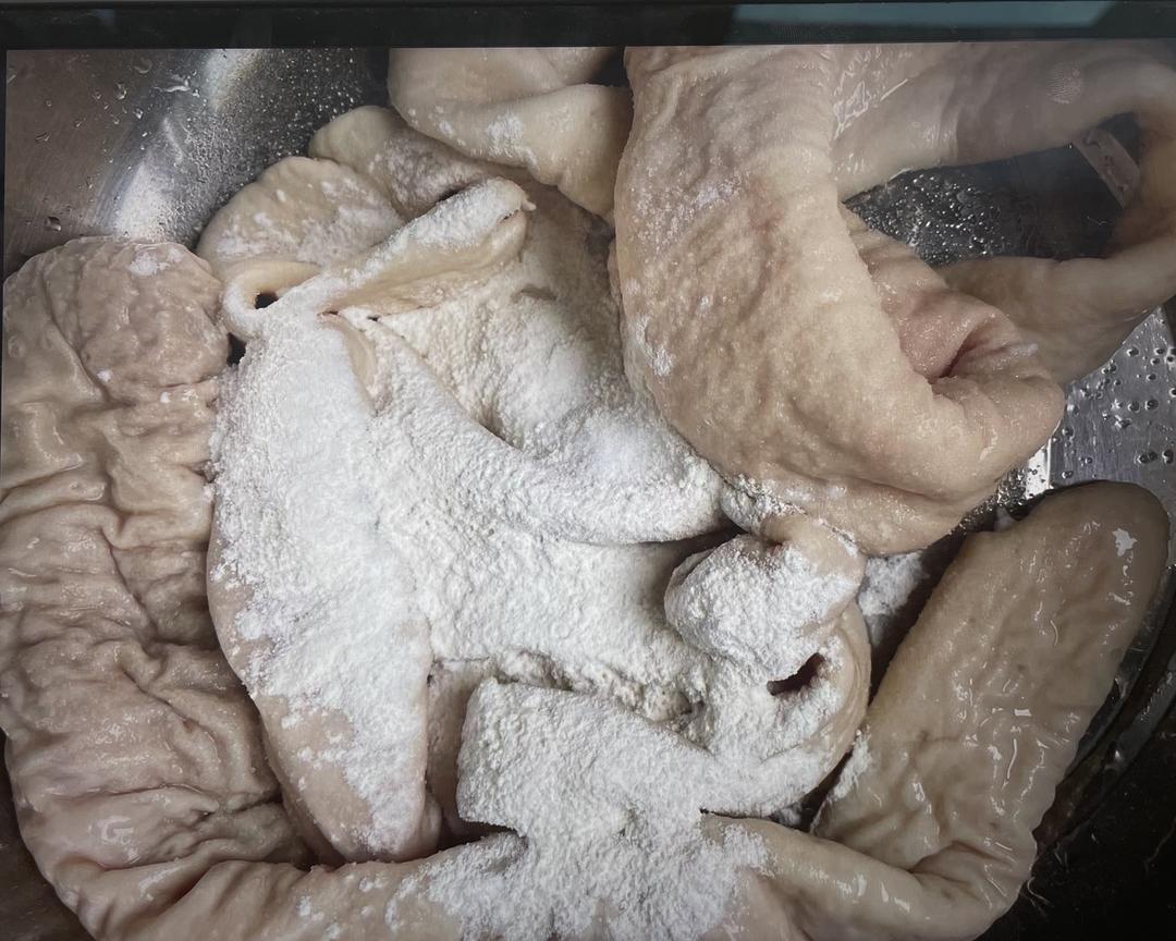 卤肥肠的做法 步骤1