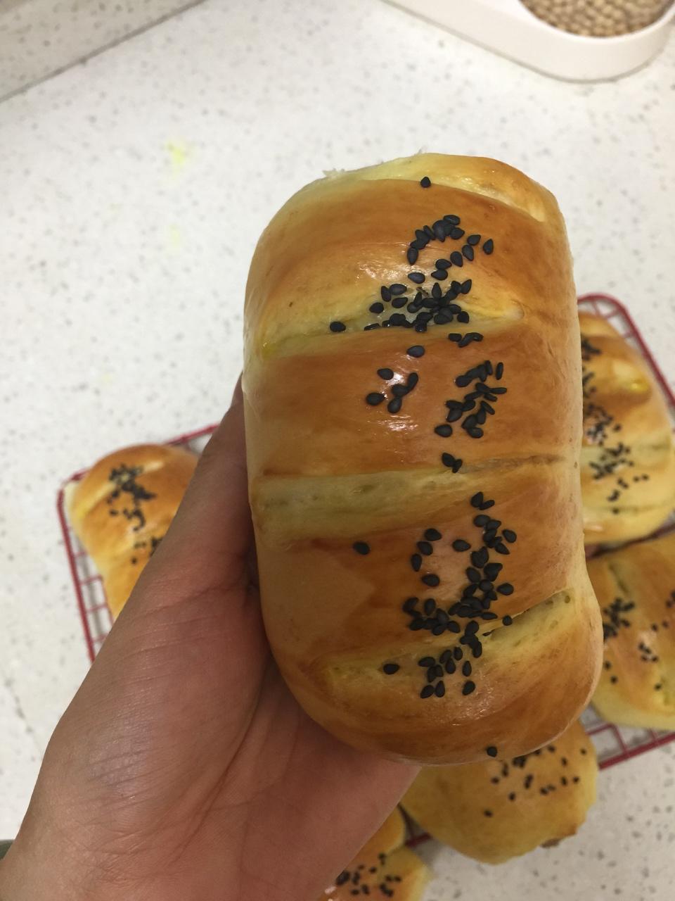 肉松肠仔包