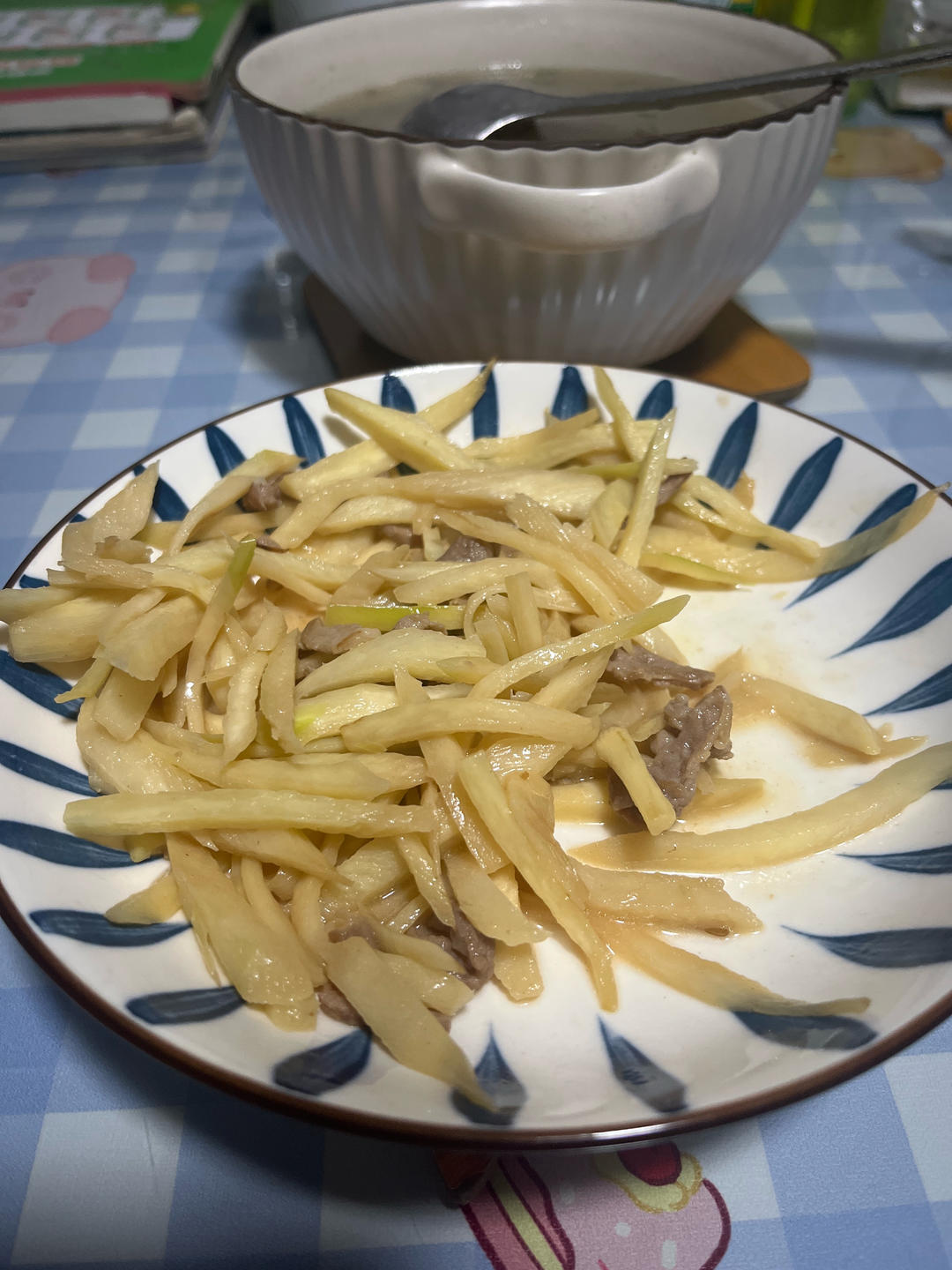 茭白这样做百吃不厌，茭白炒肉
