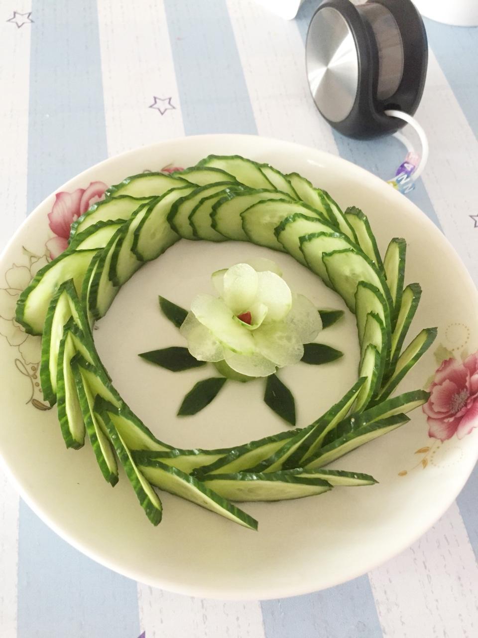 夏天_gf4p做的简单美丽的盘饰(1)——(不会雕刻也能做出)黄瓜拼装花