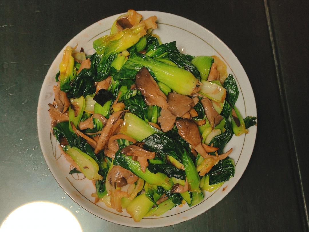 平菇炒青菜