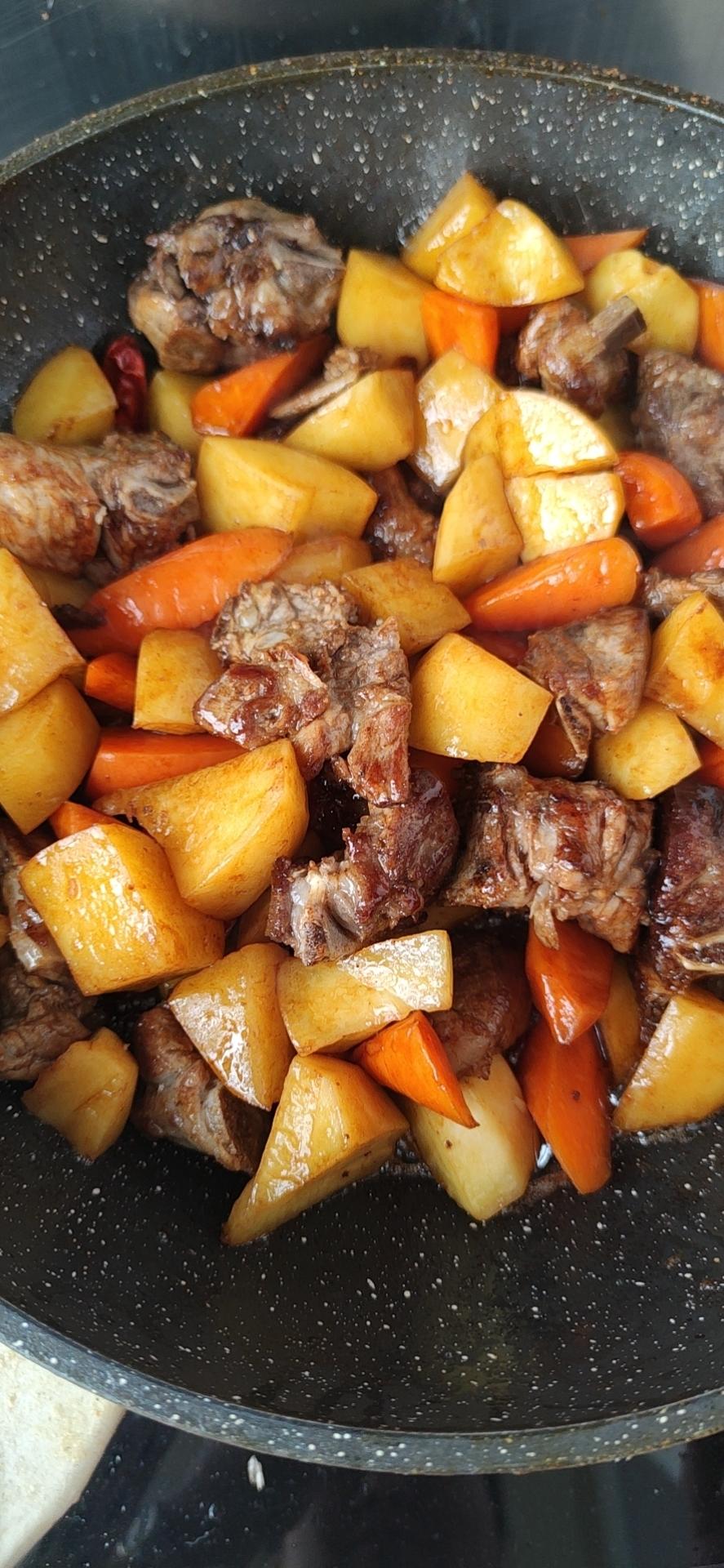 排骨炖胡萝卜土豆的做法