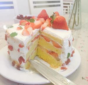 又到草莓季～～鲜奶草莓Cake的做法 步骤2