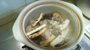 淮山茯苓薏米去湿暖胃汤的做法 步骤4
