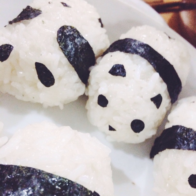 张阿呆做的熊猫饭团